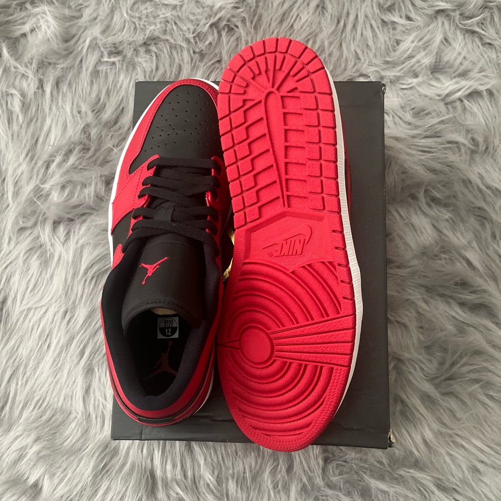 New Jordan 1 Low Reverse Bred - Picture 7 of 10
